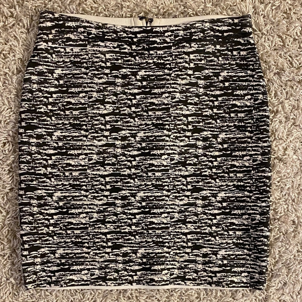 Alice + Olivia Black and White Textured Pencil Skirt L - Picture 2 of 4